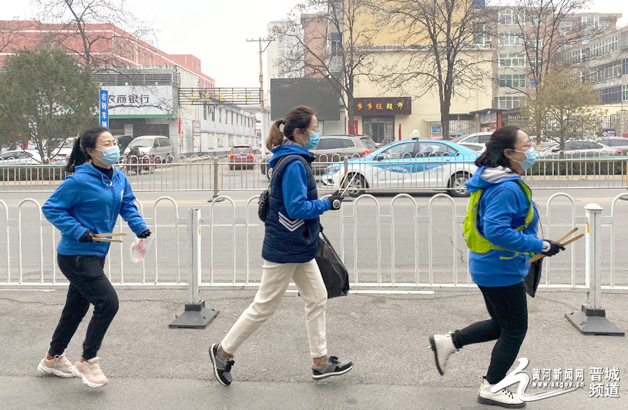 晋城“顺手捡跑团”:跑个步整条街都干净了