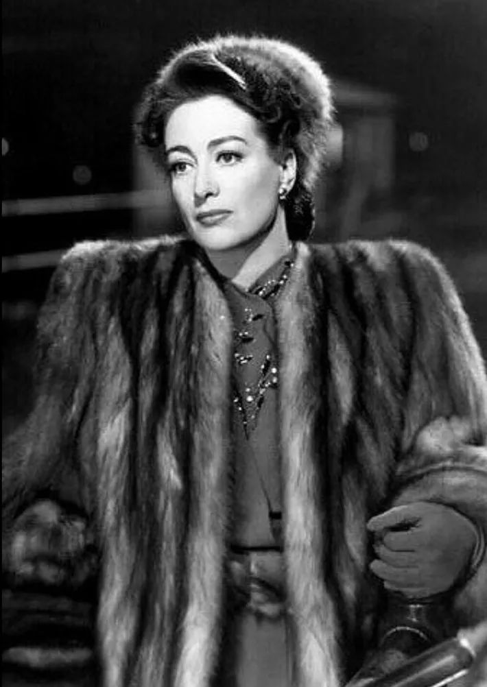 好不容易买了件合适的衣服,皮草环保外套