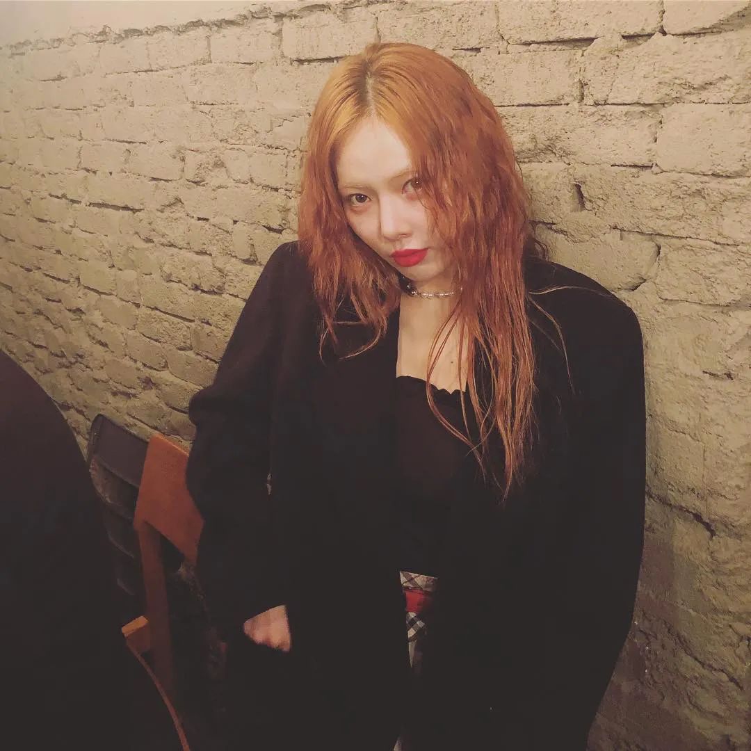 邓紫棋以前穿皮裤的造型,邓紫棋穿粉皮裤的照片