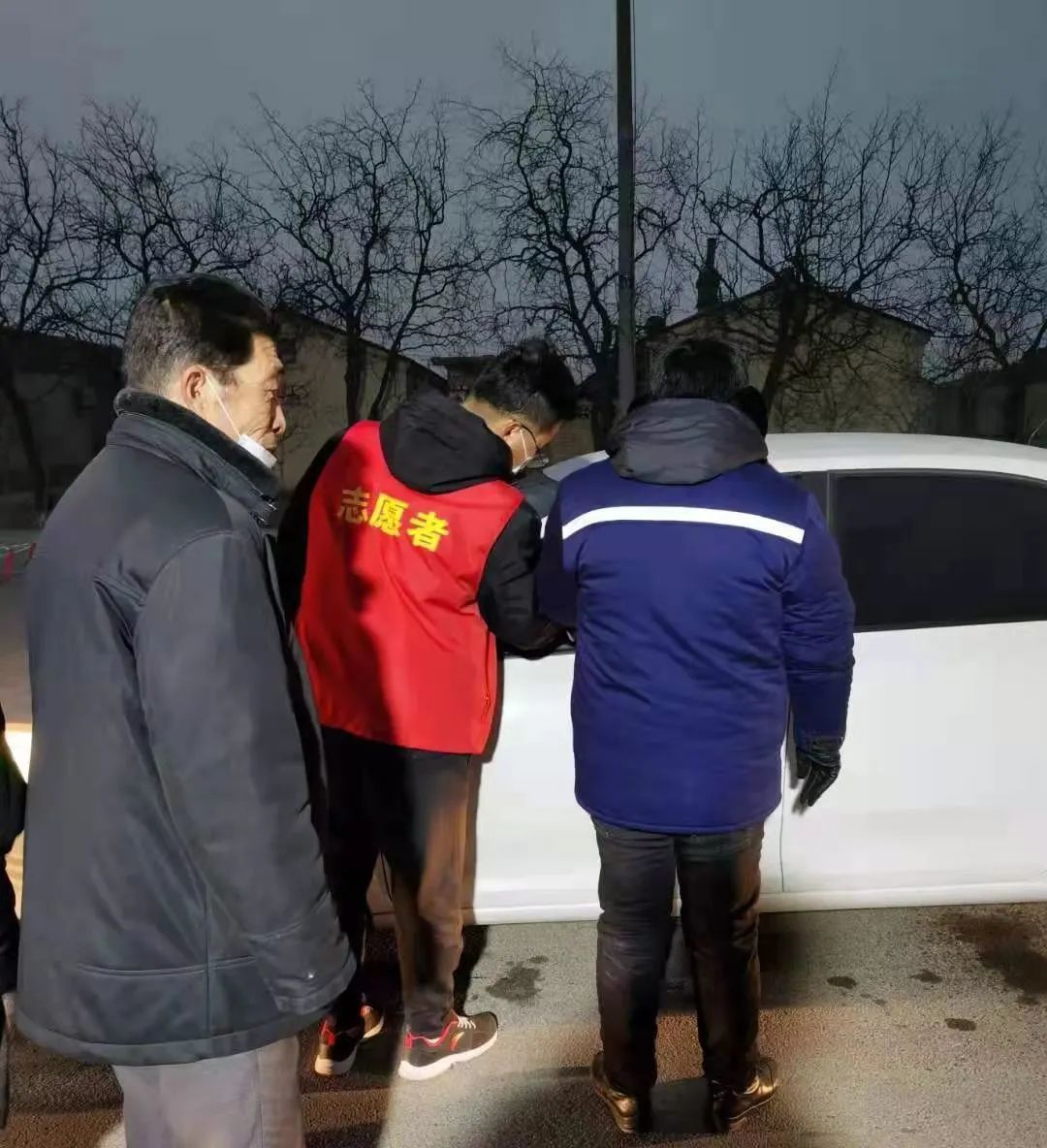 慰问卡点一线疫情防控志愿者简报,欢送疫情防控卡点志愿者