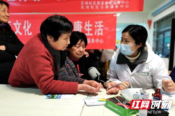 学习雷锋睦邻里志愿服务进万家