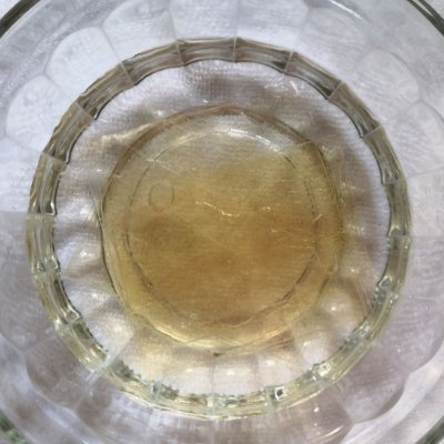 春日甜品制作教程草莓蛋奶布丁,自制软嫩q弹的草莓布丁