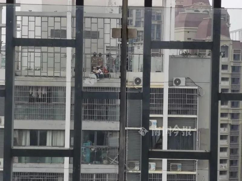 柳州妈妈跳楼,24岁女孩妈妈跳楼事件