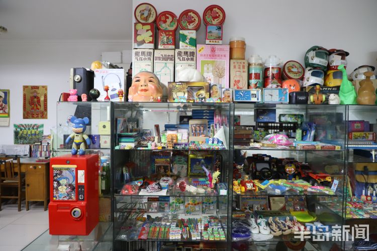 百味人生丨一箱过期方便面能卖3600！青岛小伙攒出“80后时光机”，收藏近6000件老物件