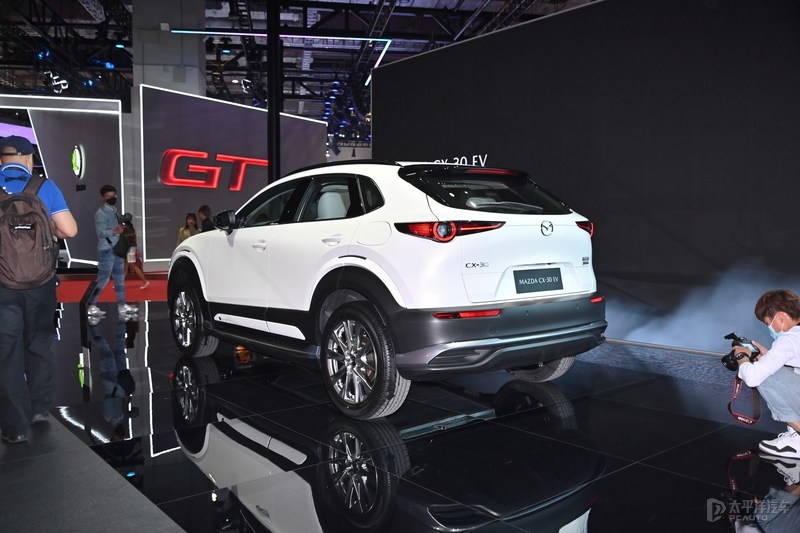 新款起亚嘉华实车曝光,2022丰田皇冠陆放豪华版图片