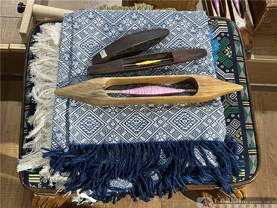 壮锦服饰,特色壮锦服饰视频