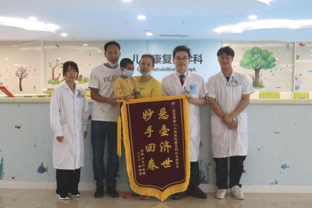 医生用五毛钱药治好患者,医生用四毛钱药治病