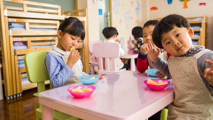 生育率下降奶粉行业,生育率低奶粉还好卖吗