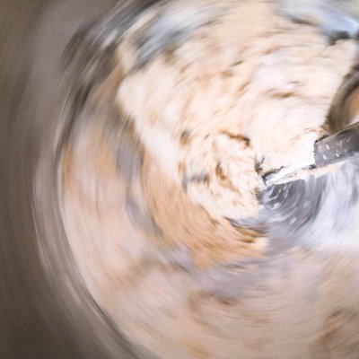 面包面团发酵过度怎么补救,已经发酵好的面团太硬怎么补救