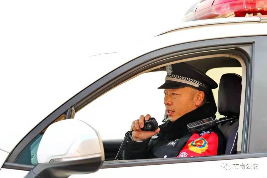 “丢单反的杭州姑娘”给青岛民警寄来一封暖心的明信片