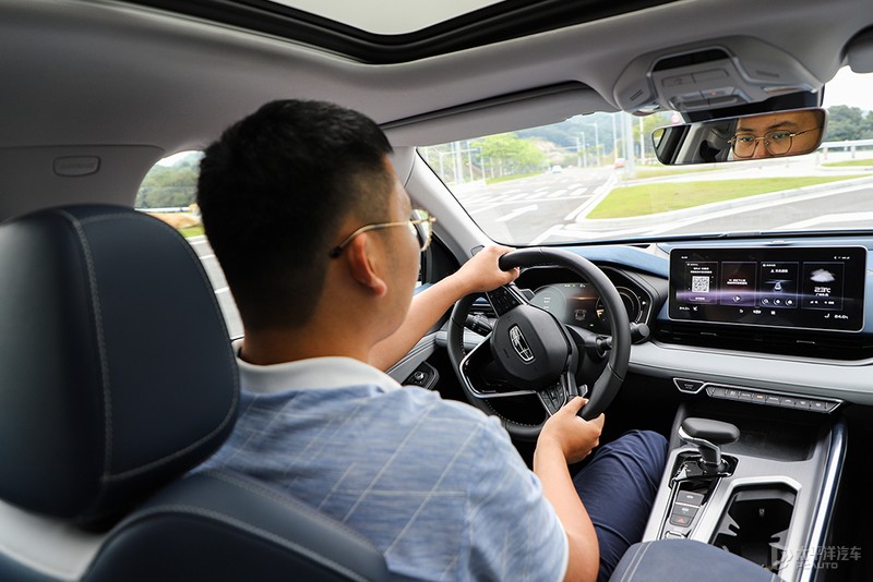 这款贴着吉利logo的“沃尔沃”，凭什么能挑战思域？