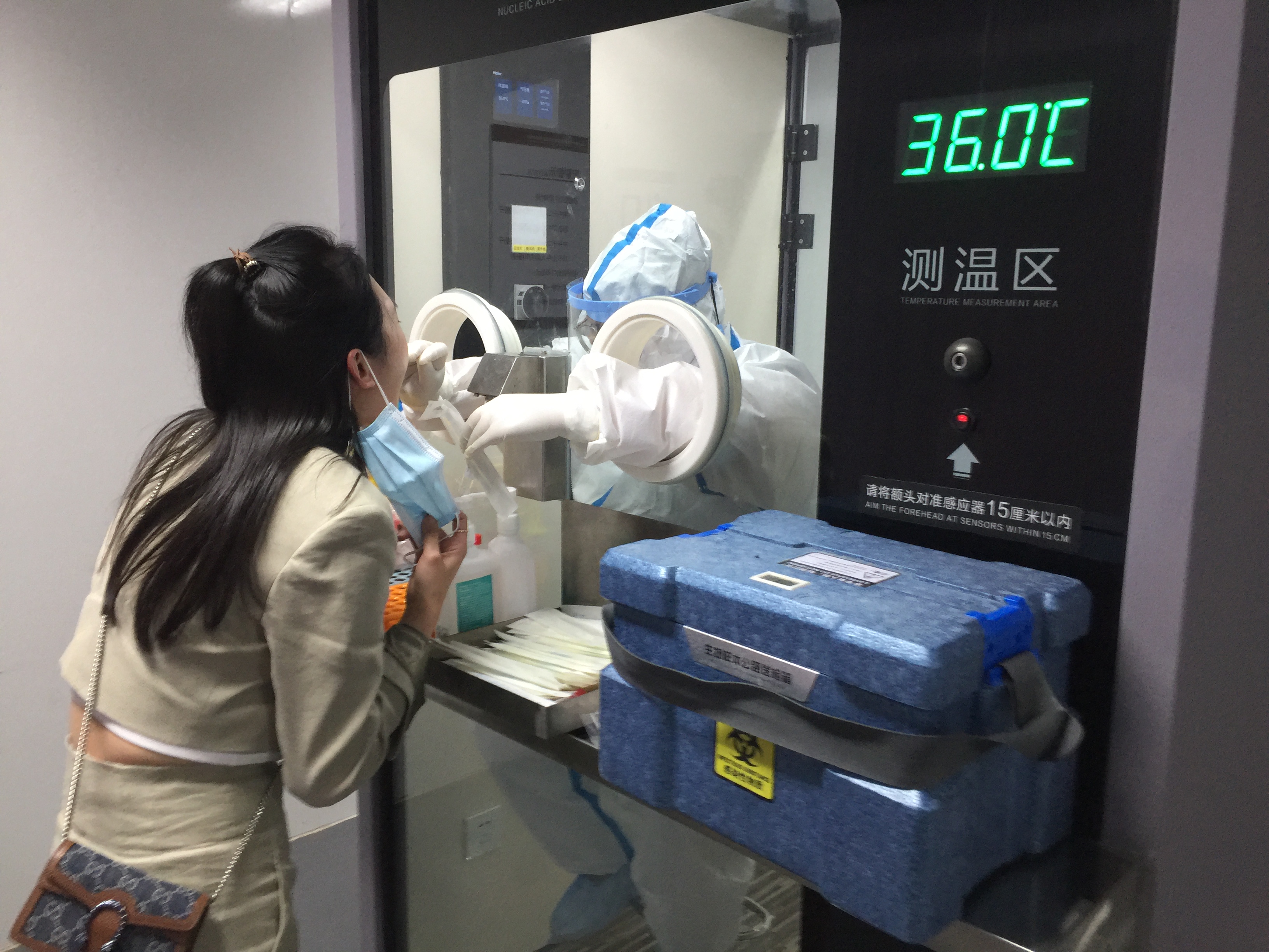 辛苦做检测的医护工作者,辛苦核酸检测人员