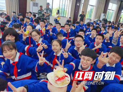 百年伟业红心向*党**长沙这所中学颂歌致敬*党**的百年华诞