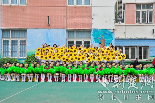 唱响校园之歌争做阳光少年,师生同唱教育歌