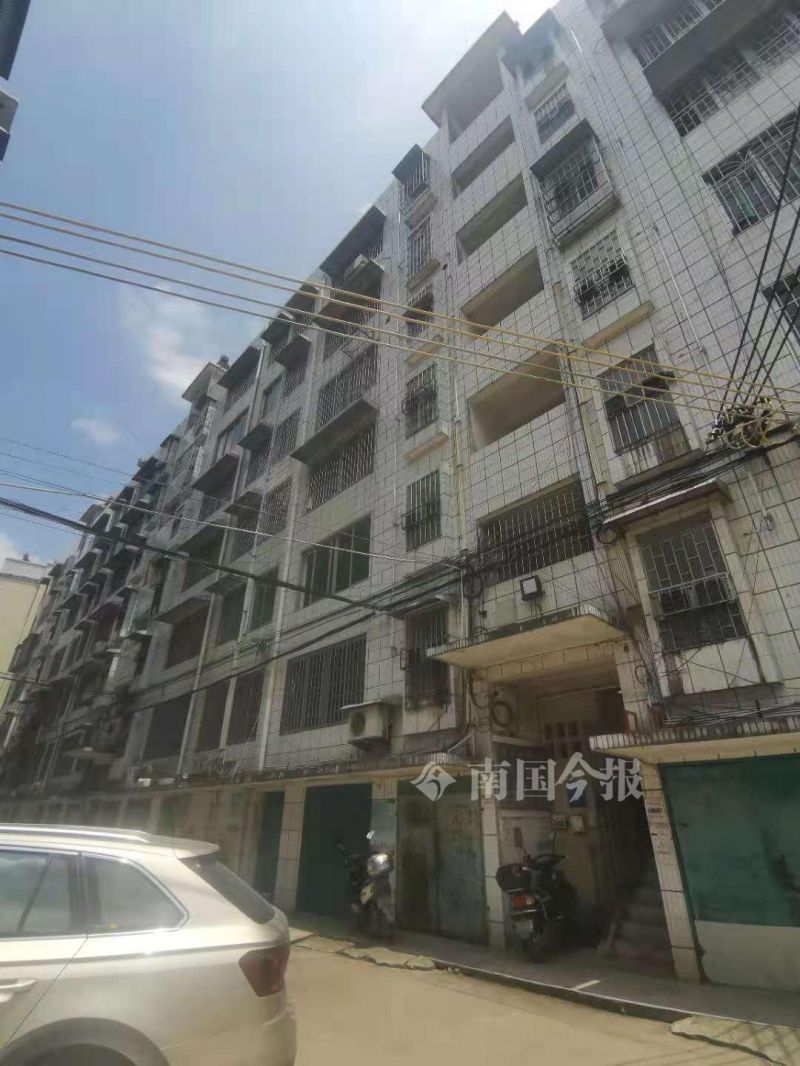 广西柳州天花板异响,广西柳州天花板传出诡异声响