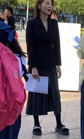 赵又廷高圆圆挽手逛街,赵又廷高圆圆好看照片