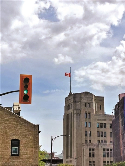 有些伤疤，不会被人轻易揭开，亦没有痊愈无痕的药膏