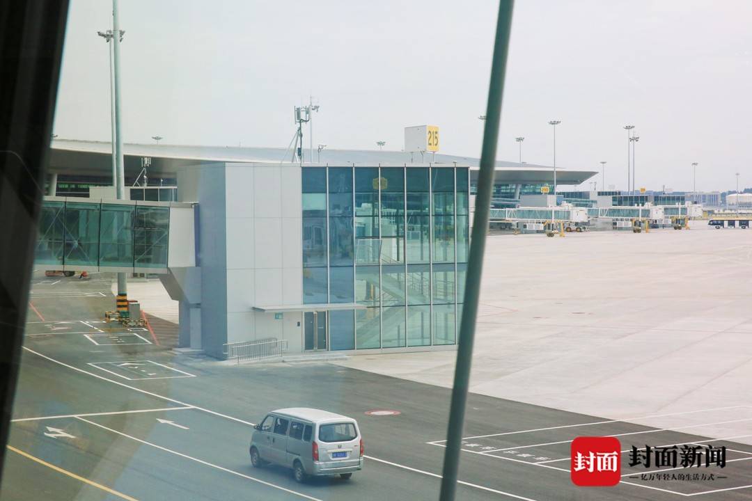 游客视角看神鸟｜大型绿色智慧“面子工程”用了特别材料的玻璃幕墙长这样