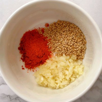 如何制作捞汁小海鲜,自制捞汁小海鲜鲜辣酸爽