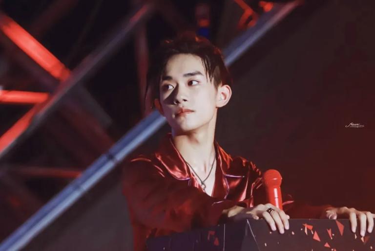 娱乐圈女装大佬,娱乐圈的女大佬