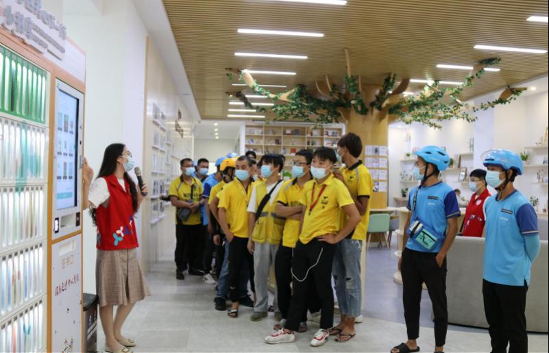 聚焦奋斗文化，福城街道组织灵活就业群体开展专属*党**群体验日