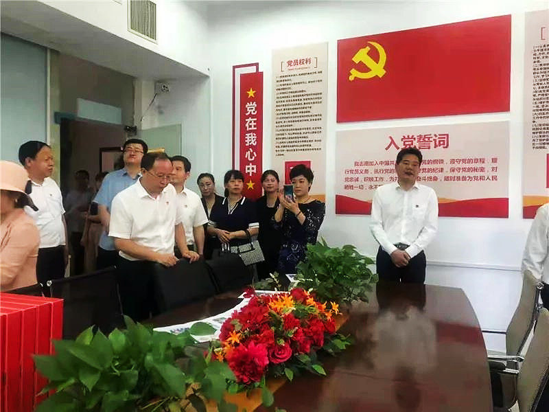 住建局领导到小区调研,省住房城乡建设厅领导调研