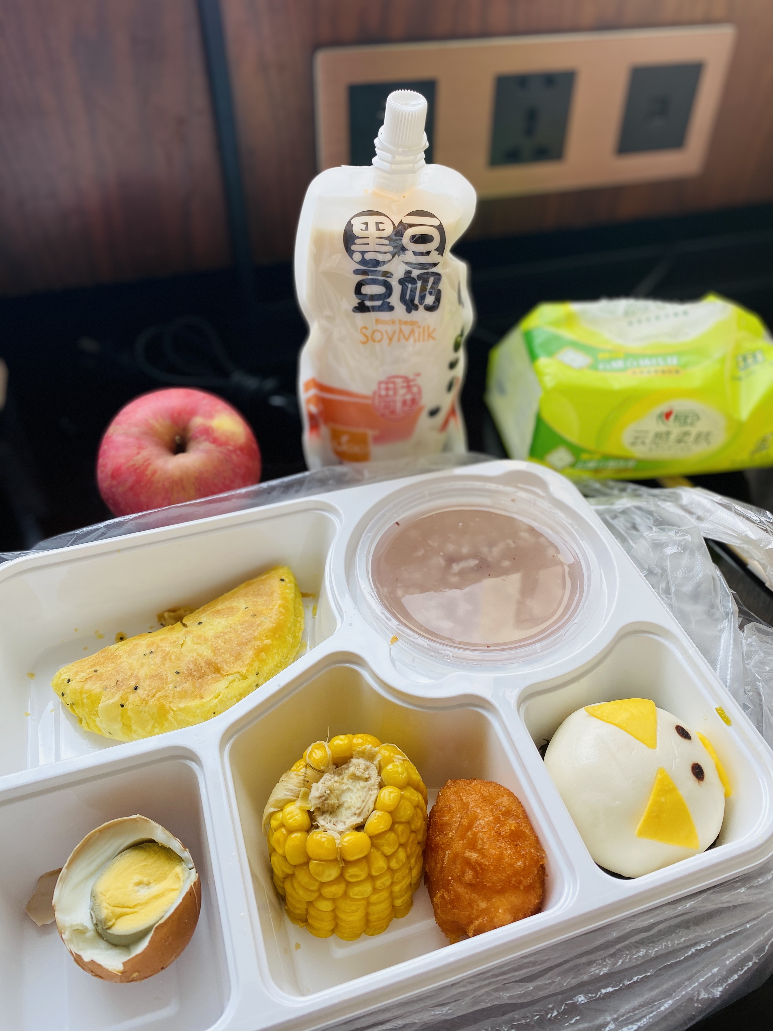 Vlog我的战“疫”日志①|儿子10岁生日那天，一家七口开启“隔离生活”