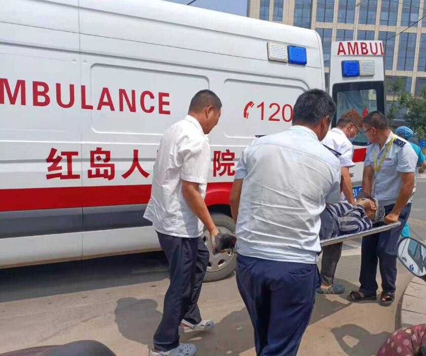 七旬老人中暑晕倒好心市民紧急施救