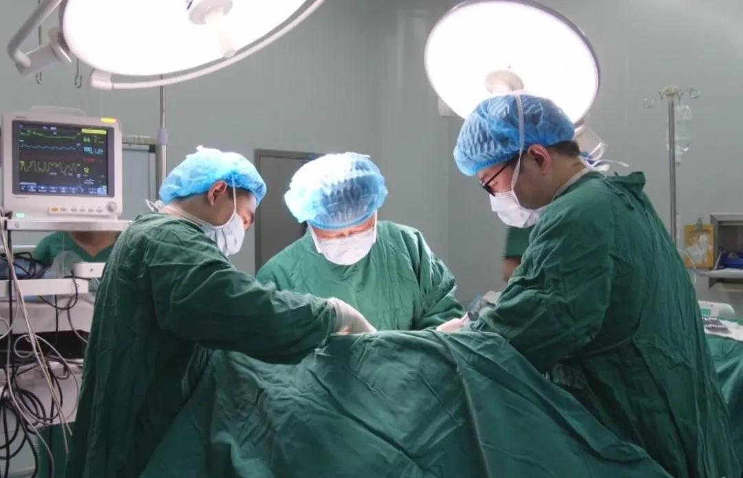 成功切除巨型肿瘤,成功切除肚子里5个大肿瘤