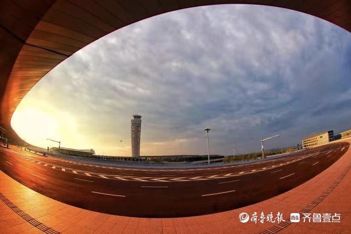 山航旅客,胶东机场乘机全流程!刷脸即可拎包登机