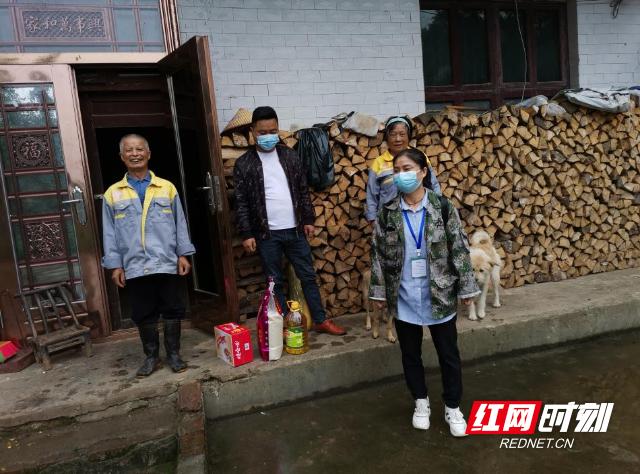 战疫一线铿锵玫瑰展巾帼风采,疫情防控红色娘子军