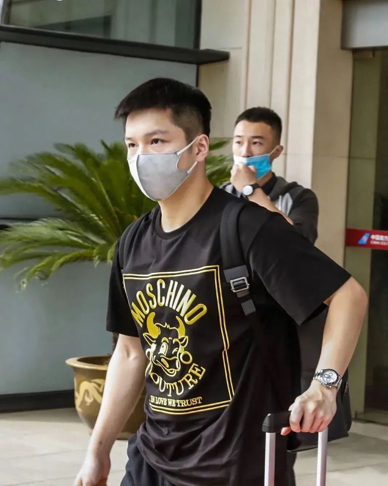 运动员都这么会选腕表了吗,中国运动员穿什么品牌衣服