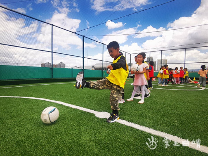曲靖市区免费足球场,曲靖儿童足球训练
