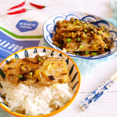 白菜红烧带鱼家常做法,这道糖蒜烧带鱼一上桌全家都爱吃