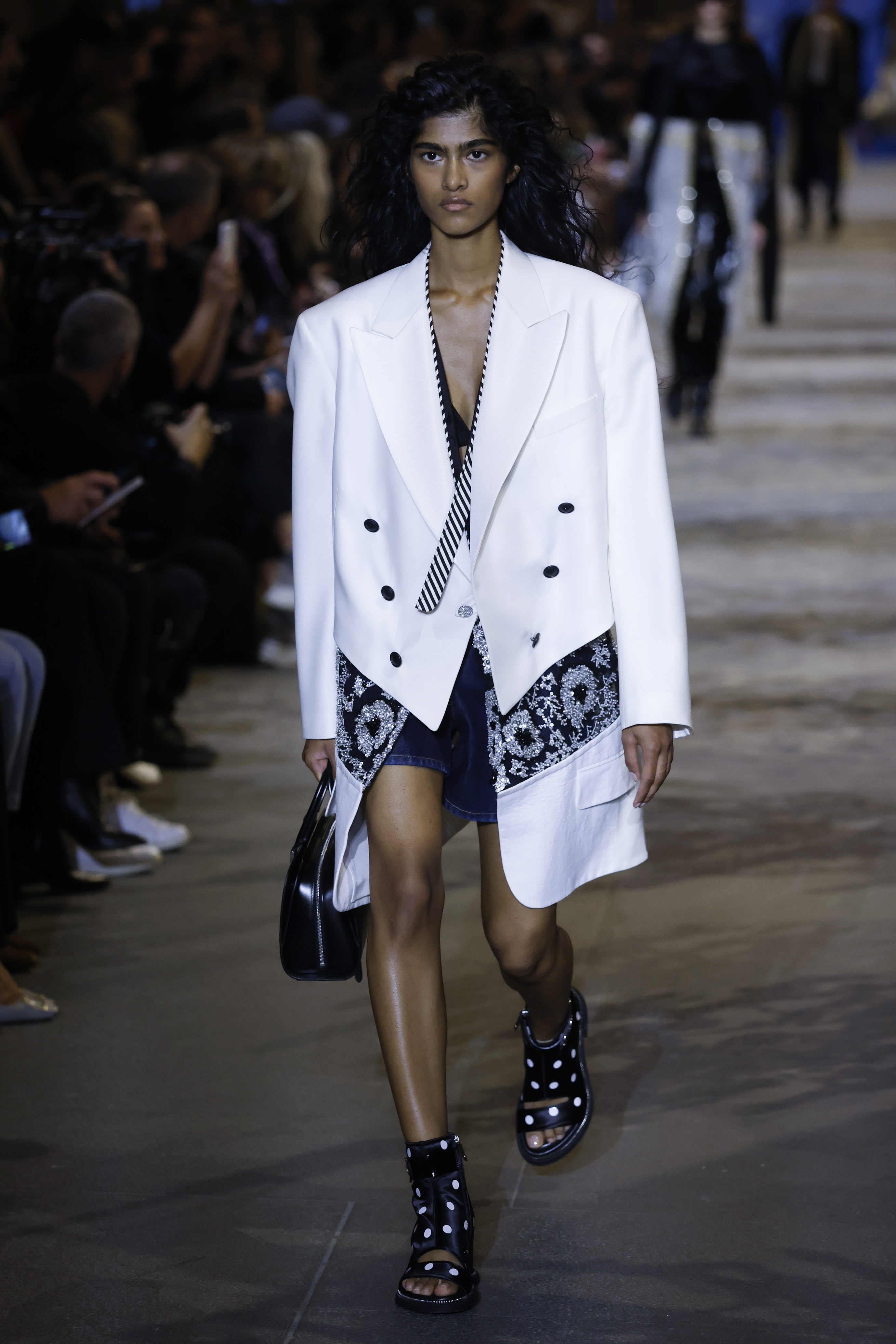 巴黎时装周路易威登2022春夏女装,巴黎时装周成衣秀