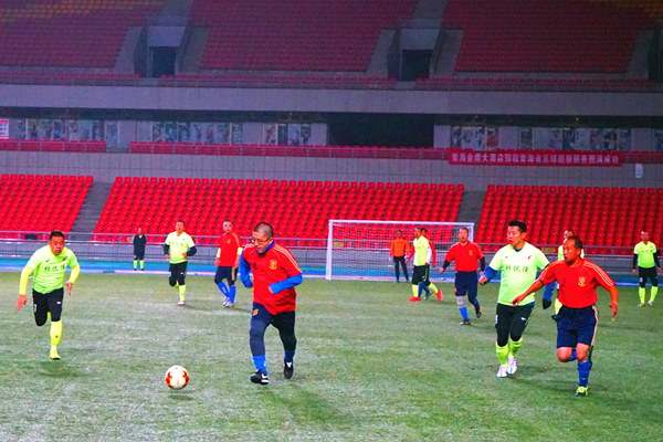 青海首届八人制社会足球分级杯赛开幕