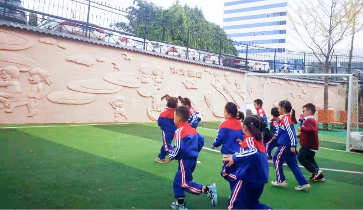 玩“足”精彩，追“球”特色——麒麟区第三幼儿园足球教育显特色