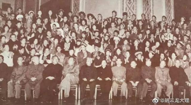 半个世纪前喜从天降上京汇演一念之差错过职业演艺生涯访何芳秀