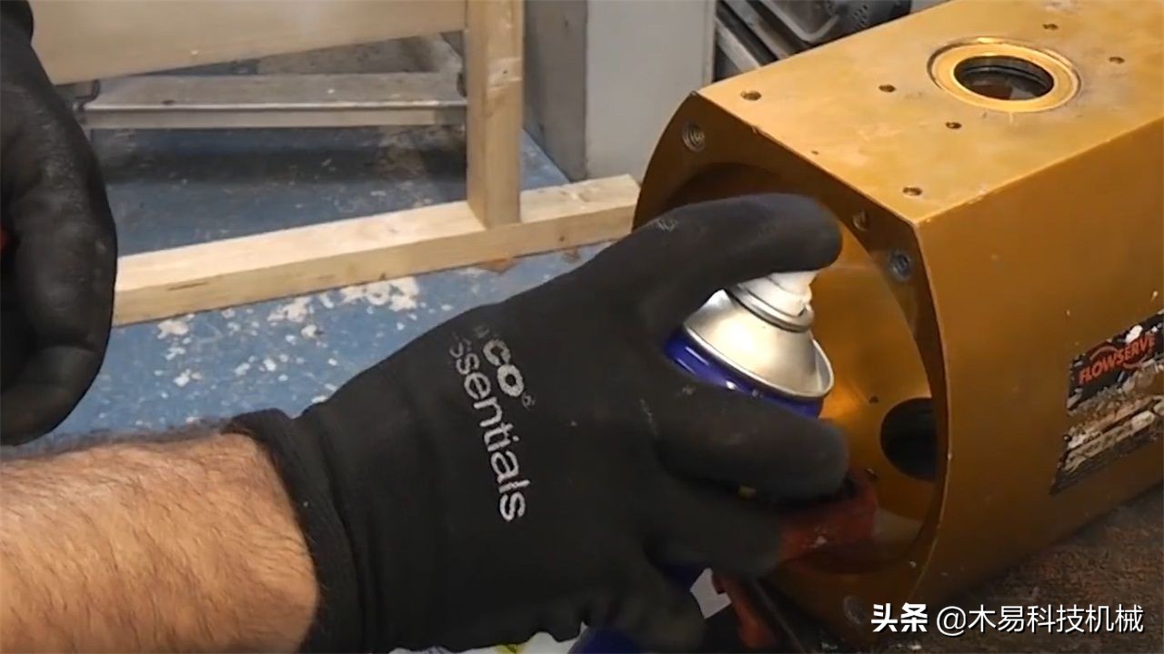 螺丝螺母折断,咋办?看外国“牛人”如何取出