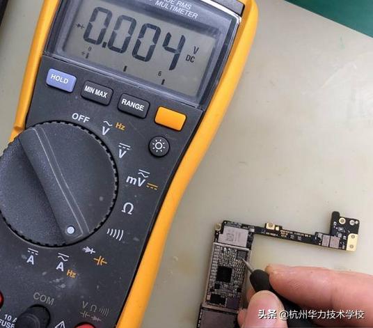 维修iPhone7Plus刷机后无法激活-杭州华力技术学校