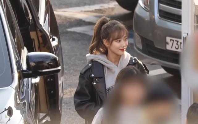 lisa泫雅同款,lisa泫雅风衣服