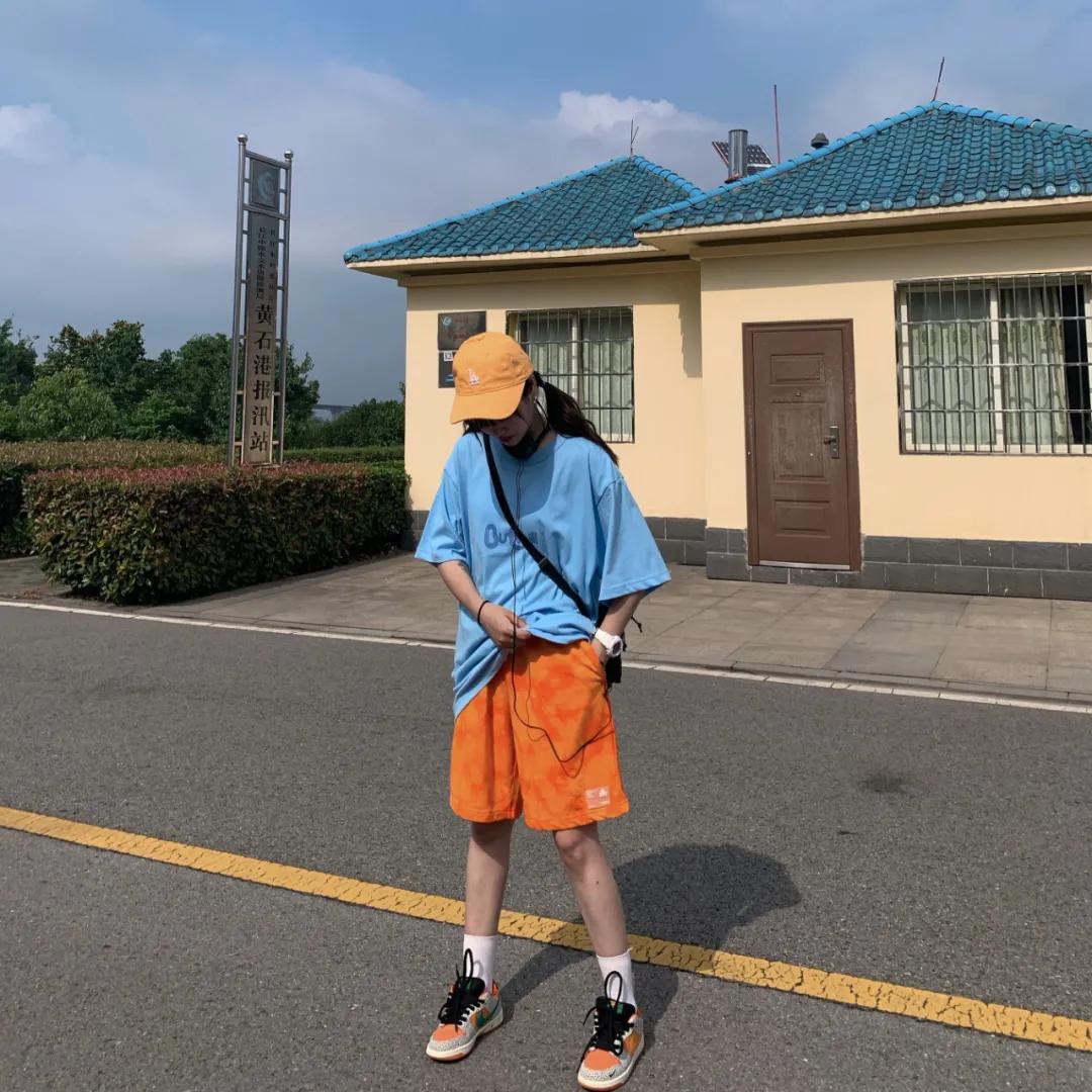 穿搭跟风学生党,穿搭不要盲目的去跟风