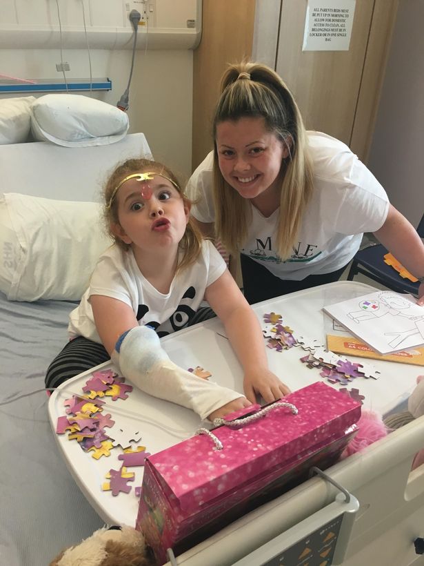 12岁孩子洗澡耳朵发炎,8岁小女孩脑膜炎被遗弃