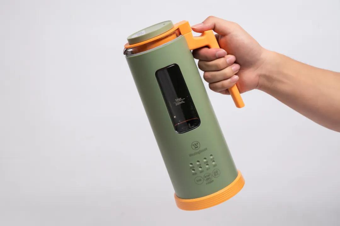 会生活的人，家里都会有这样一个多功能的豆浆果汁搅拌机