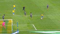 巴西2比0胜塞尔维亚内马尔被踢,梅西3比2绝杀巴西瞬间