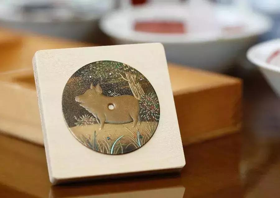 各大品牌的春节限定都跟猪一样吗,各大奢侈品牌新年限定
