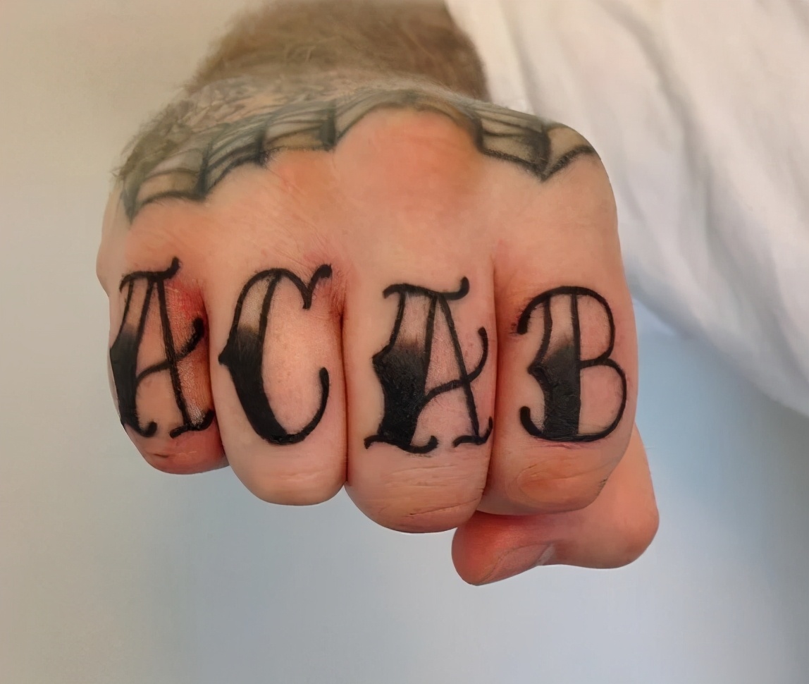 蒸汽朋克纹身和哥特纹身,又纹身又穿鼻环