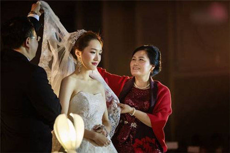 新娘父母婚礼致辞催泪,新娘父母婚礼致辞范文