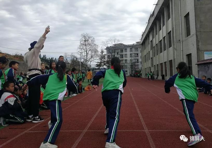 小学书香校园活动,书香校园运动会体育班入场式