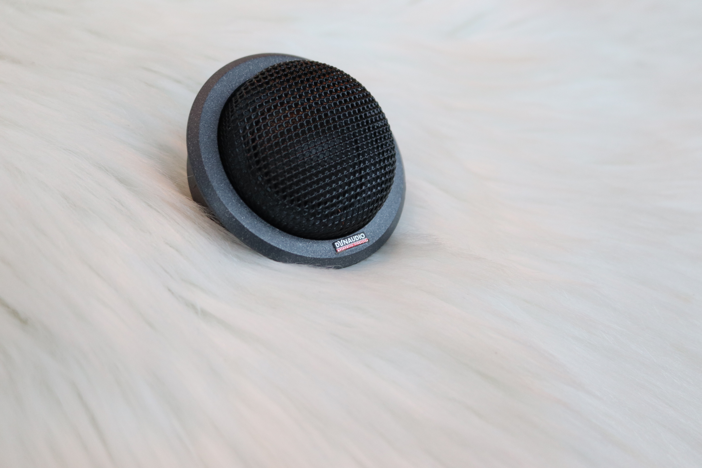 保时捷卡曼汽车音响如何改装呢?简单的音响改装不简单的效果体验